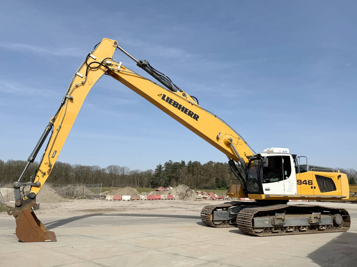 SOLD] Liebherr R946 SHD - 16 Meter Long Reach | 2017 | CE + EPA